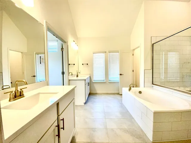 $2,550 | 247 Du Bois Lane, Kyle, TX 78640