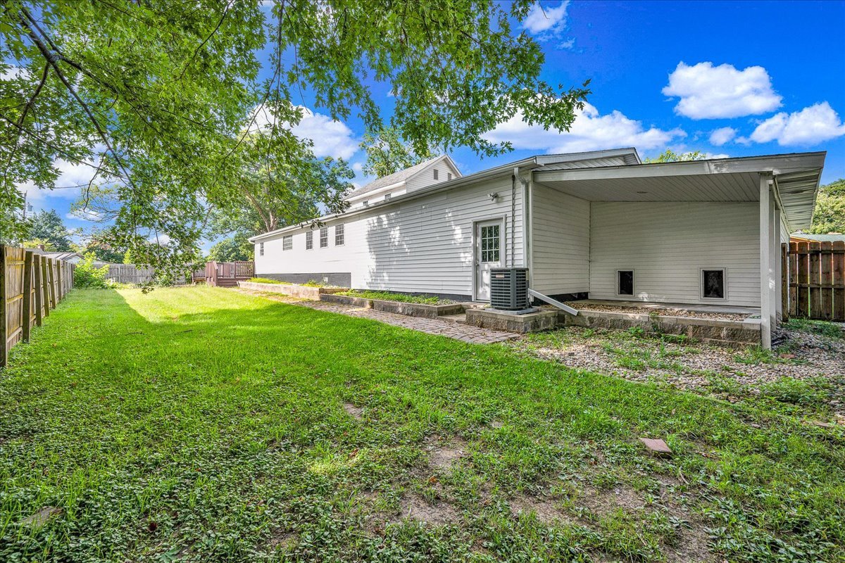 116 Lakeview Road East Galesburg, IL 61430 - Photo 28 of 36 a house view with a garden space