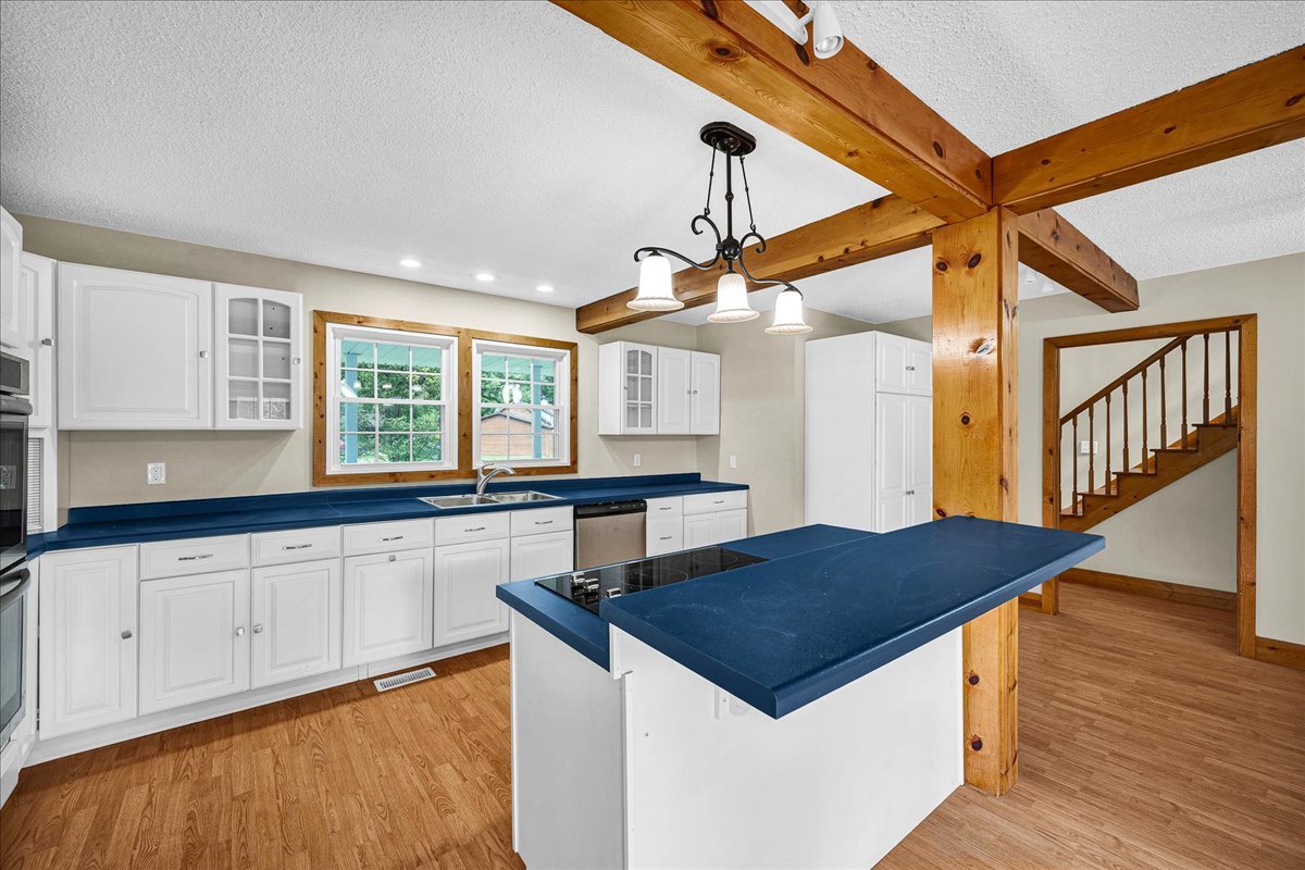 116 Lakeview Road East Galesburg, IL 61430 - Photo 10 of 36 a kitchen with granite countertop a stove a sink and a refrigerator