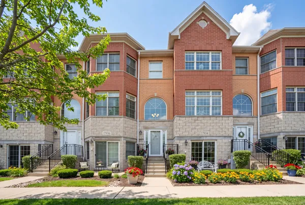 $440,000 | 17934 Fountain Circle, Orland Park, IL 60467