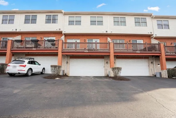 $440,000 | 17934 Fountain Circle, Orland Park, IL 60467