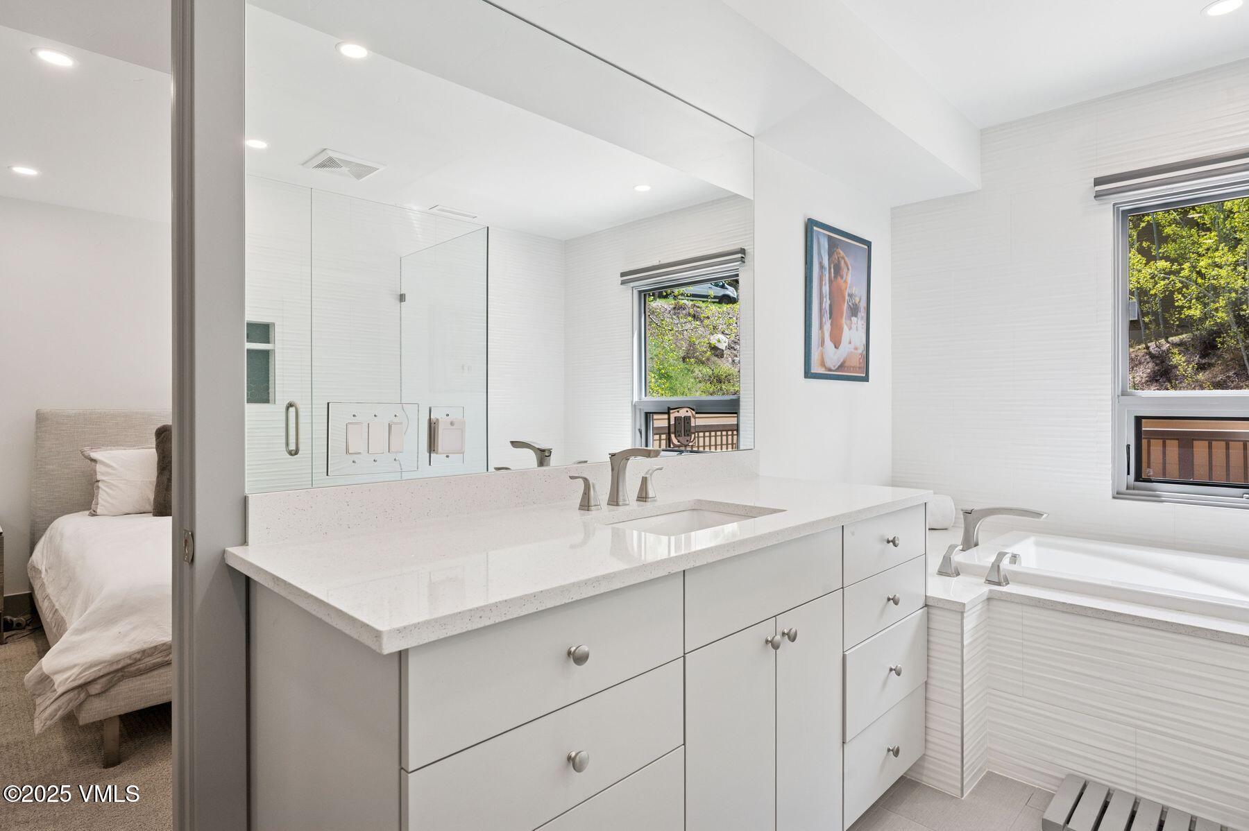 1650 Fall Ridge Road, Unit 120 Vail, CO 81657 - Photo 29 of 60 photo_online_026