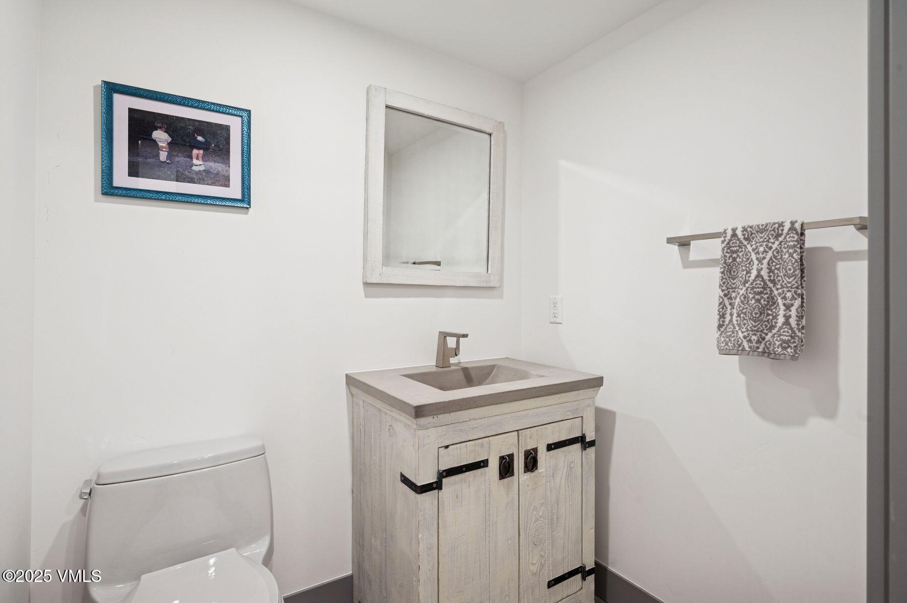 1650 Fall Ridge Road, Unit 120 Vail, CO 81657 - Photo 33 of 60 photo_online_030