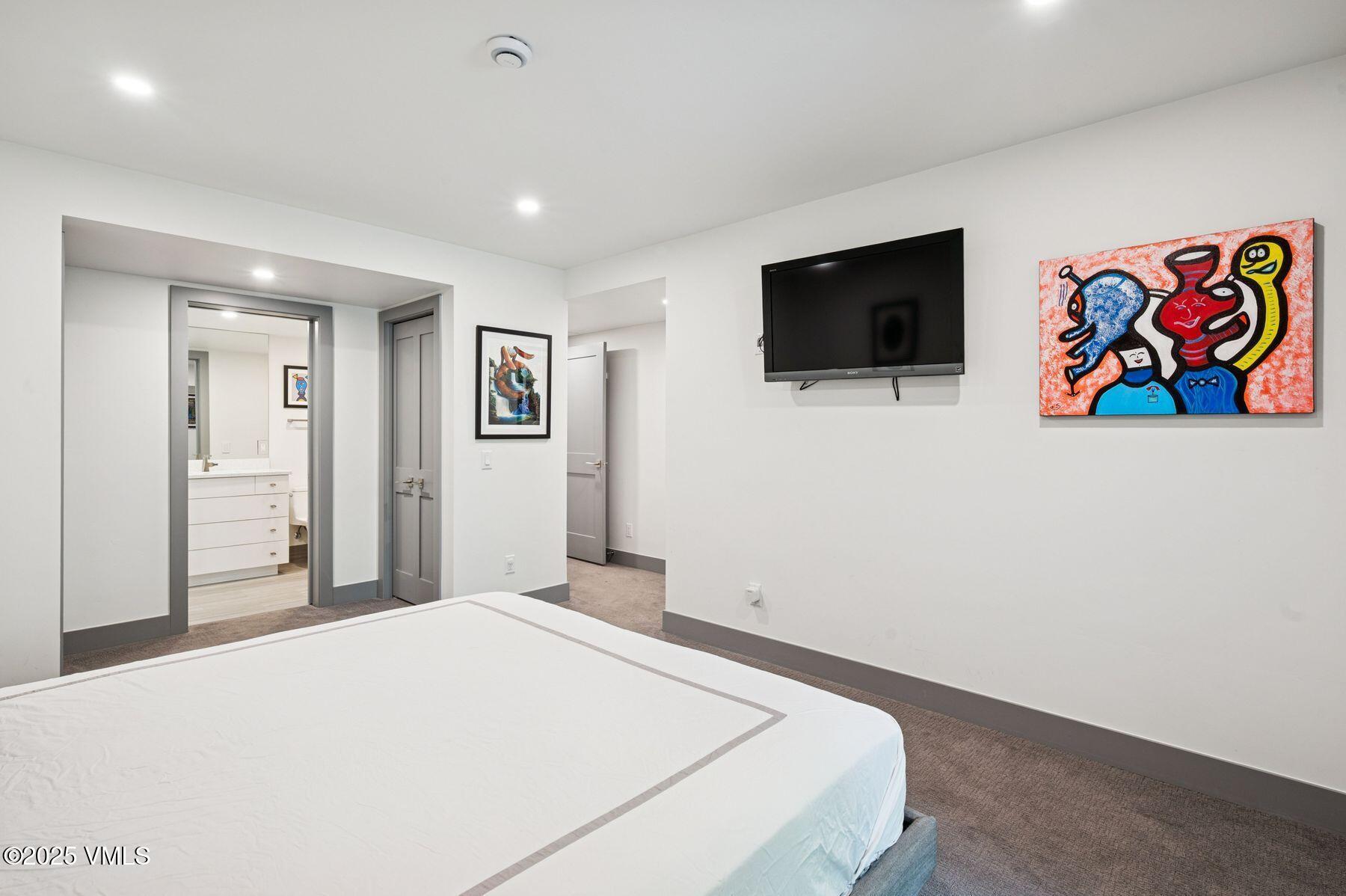 1650 Fall Ridge Road, Unit 120 Vail, CO 81657 - Photo 37 of 60 photo_online_034