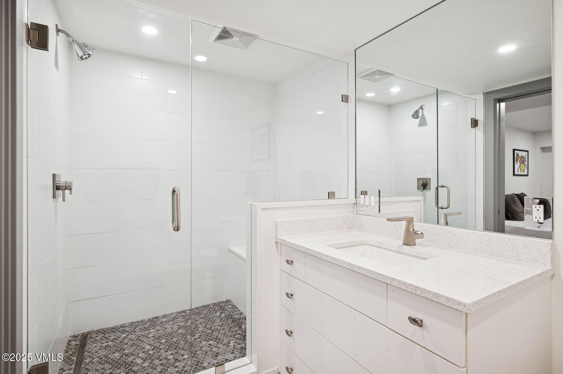 1650 Fall Ridge Road, Unit 120 Vail, CO 81657 - Photo 39 of 60 photo_online_036