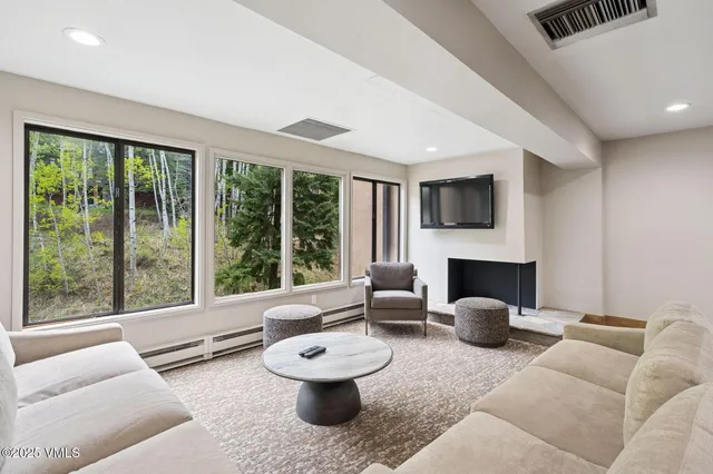 $3,700,000 | 1650 Fall Ridge Road, Unit 120, Vail, CO 81657