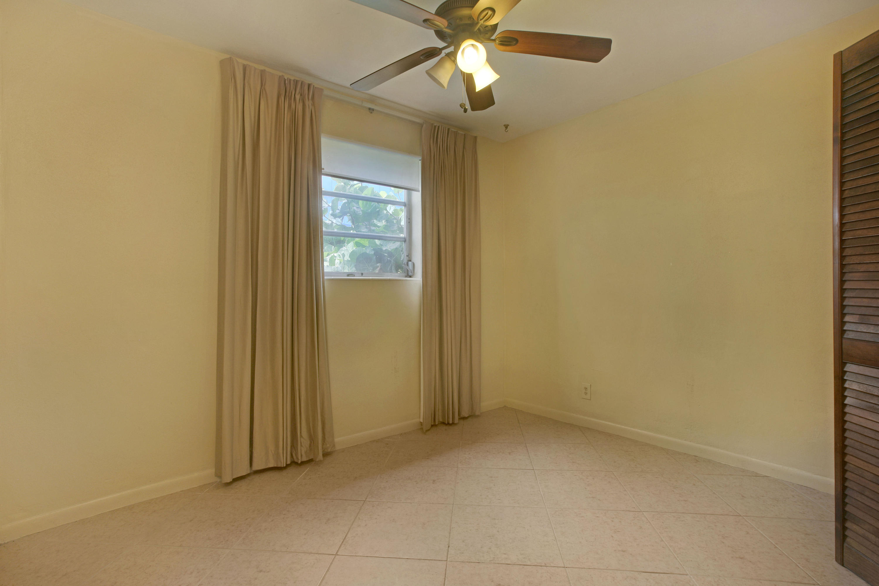 39 Tortuga Road Palm Springs, FL 33461 - Photo 11 of 18 014