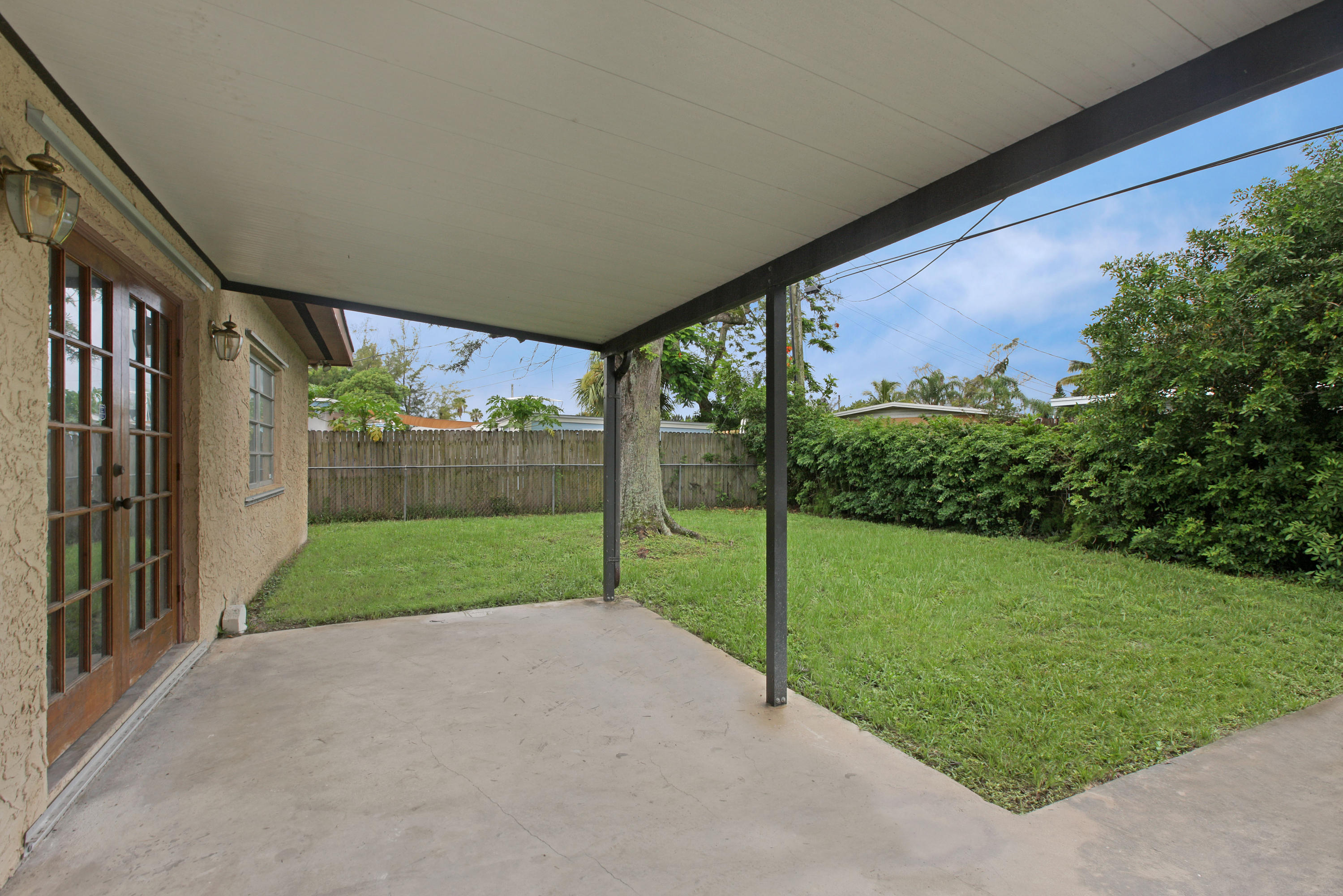 39 Tortuga Road Palm Springs, FL 33461 - Photo 16 of 18 016