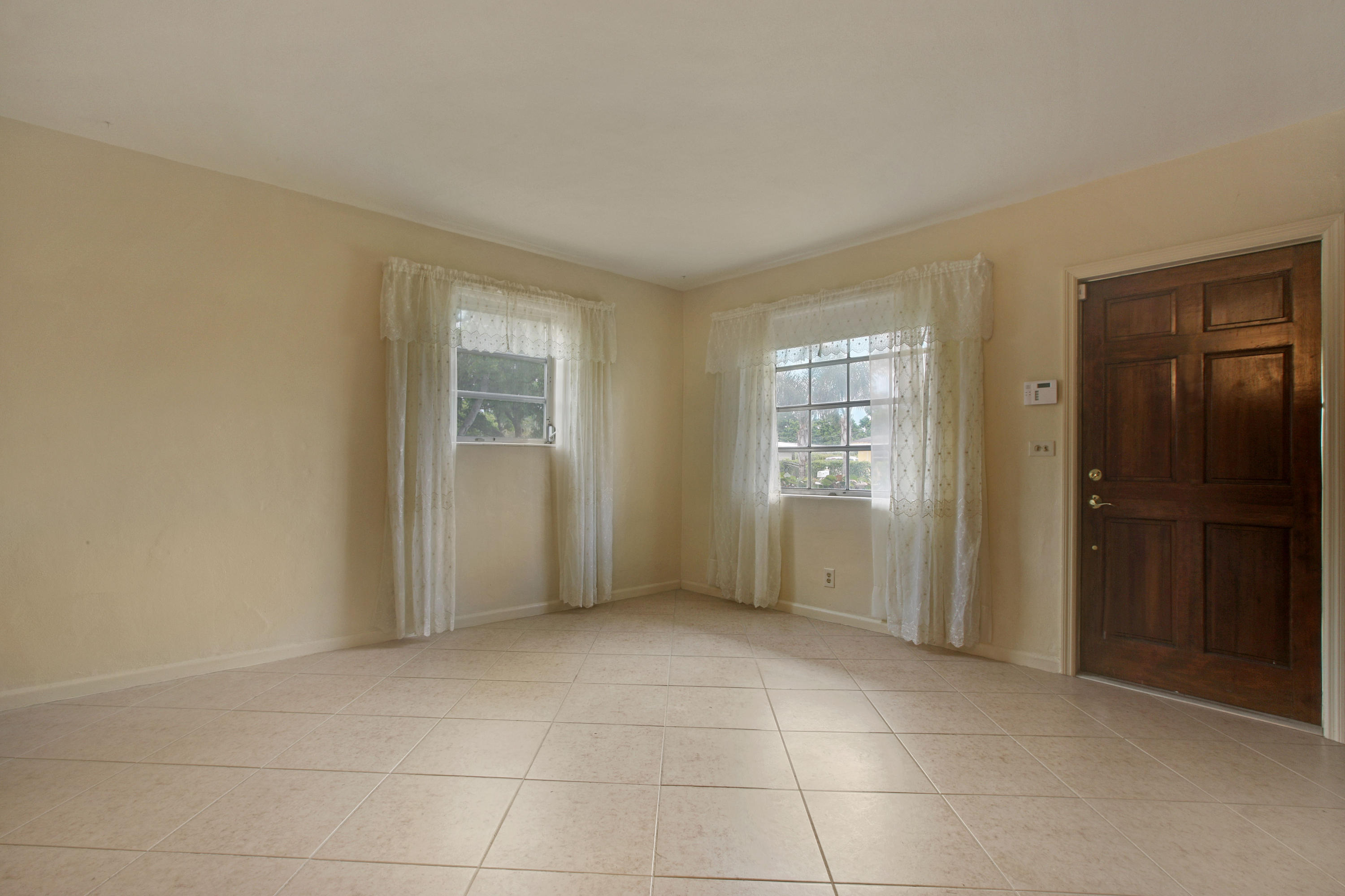 39 Tortuga Road Palm Springs, FL 33461 - Photo 2 of 18 008