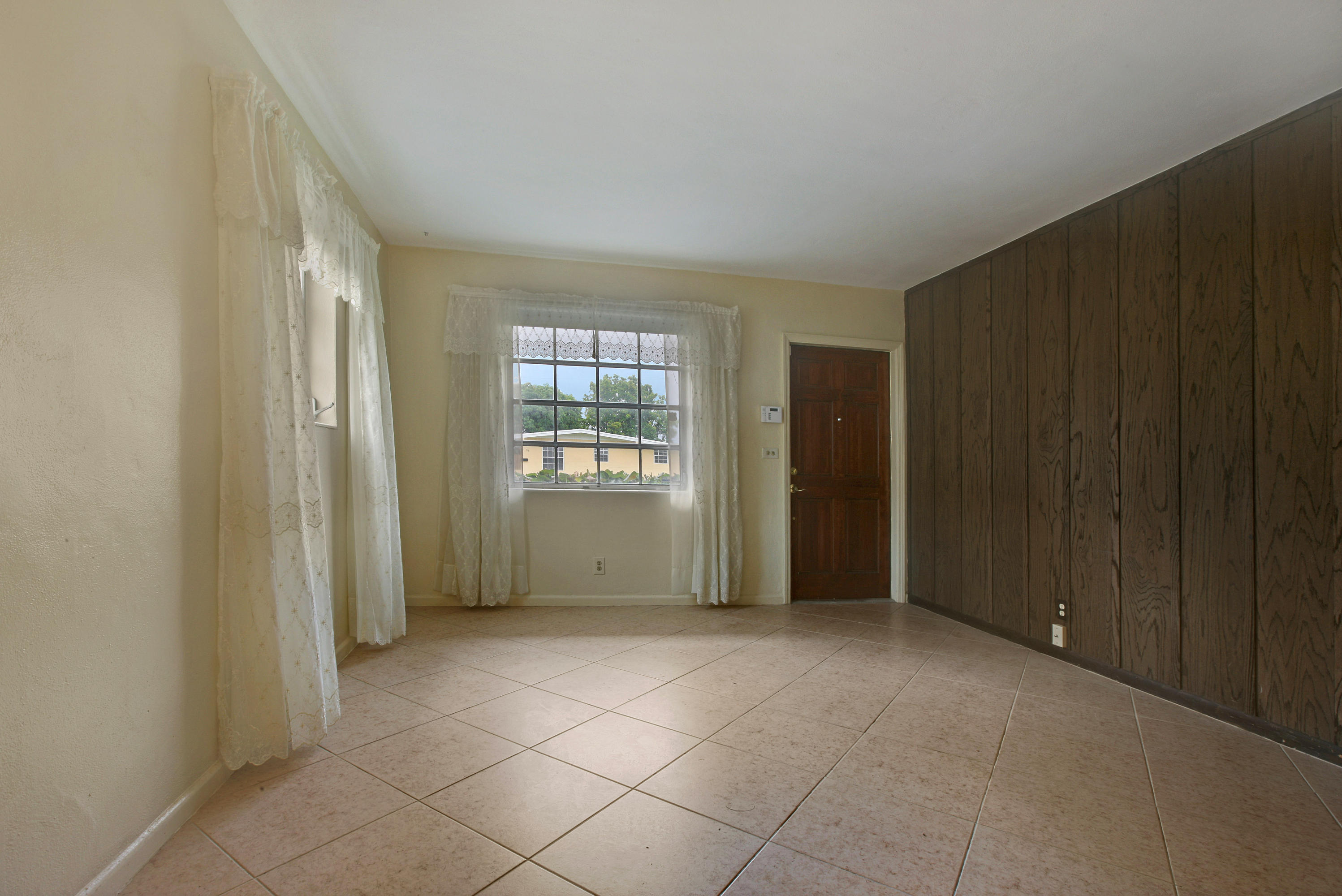 39 Tortuga Road Palm Springs, FL 33461 - Photo 3 of 18 004