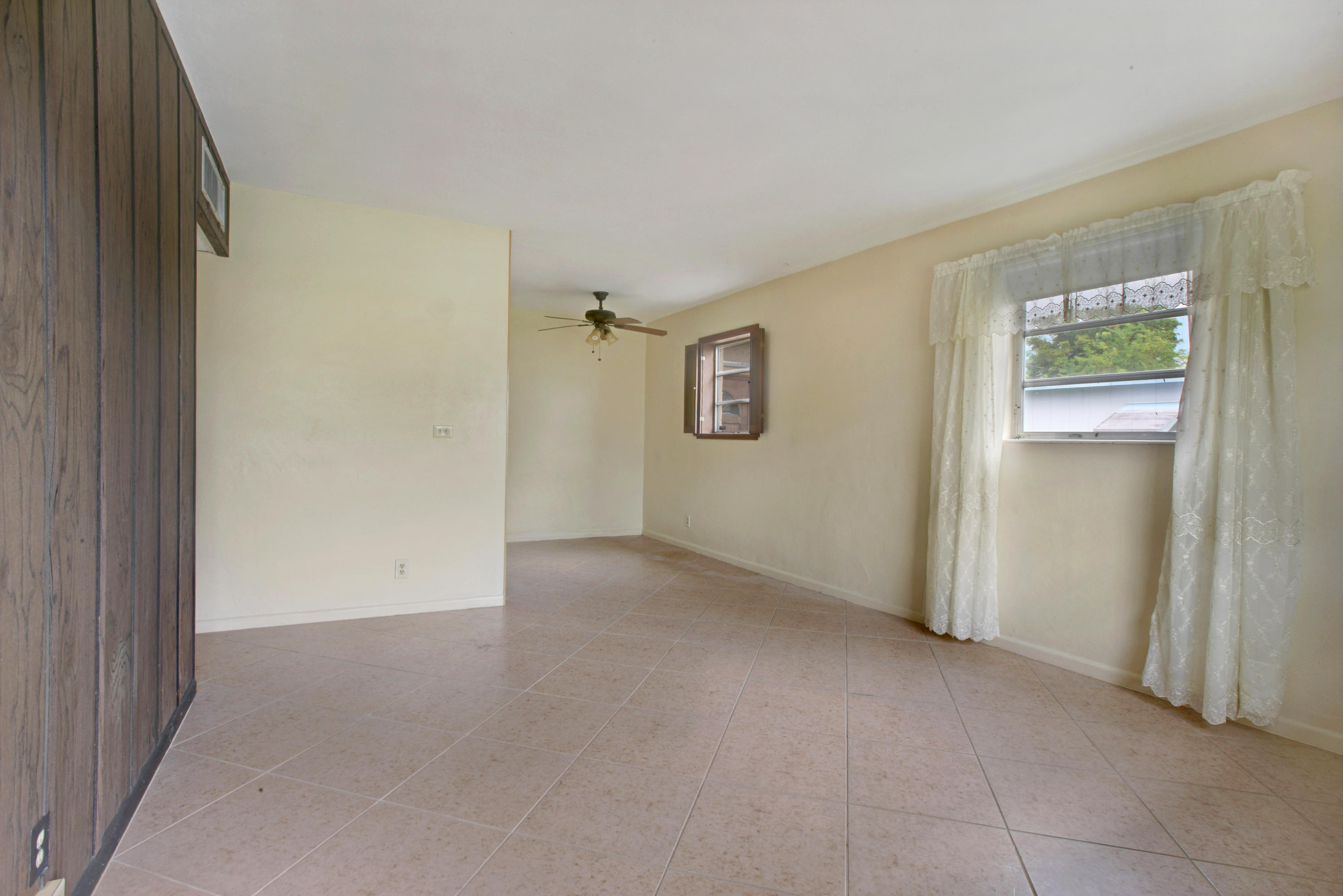 39 Tortuga Road Palm Springs, FL 33461 - Photo 4 of 18 003