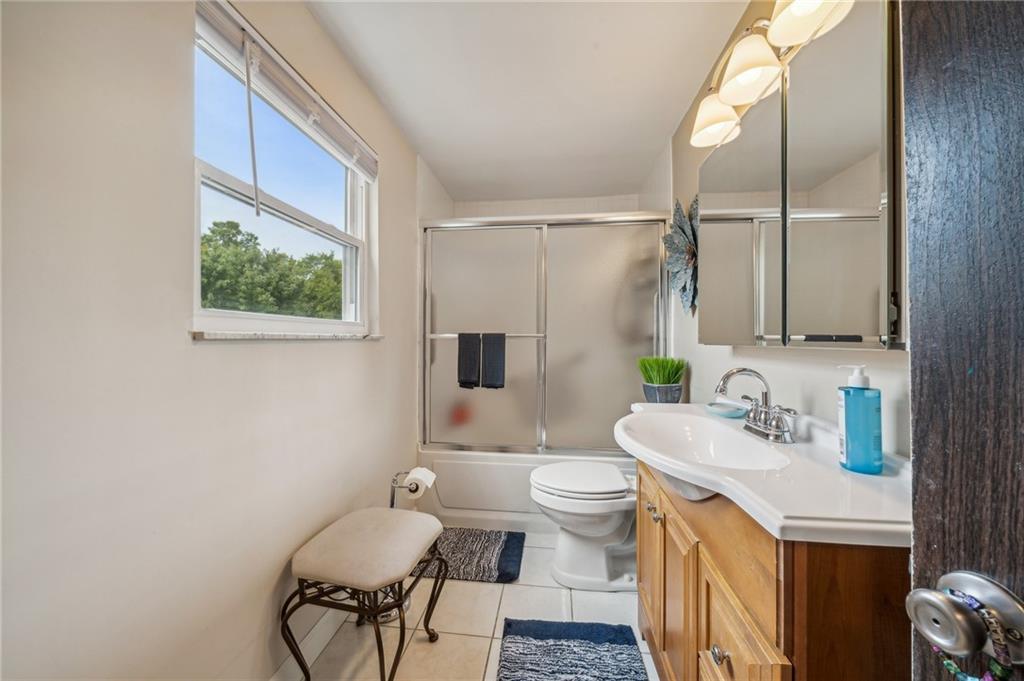 1021 Harvard Road Monroeville, PA 15146 - Photo 19 of 37 full bathroom on the upper level