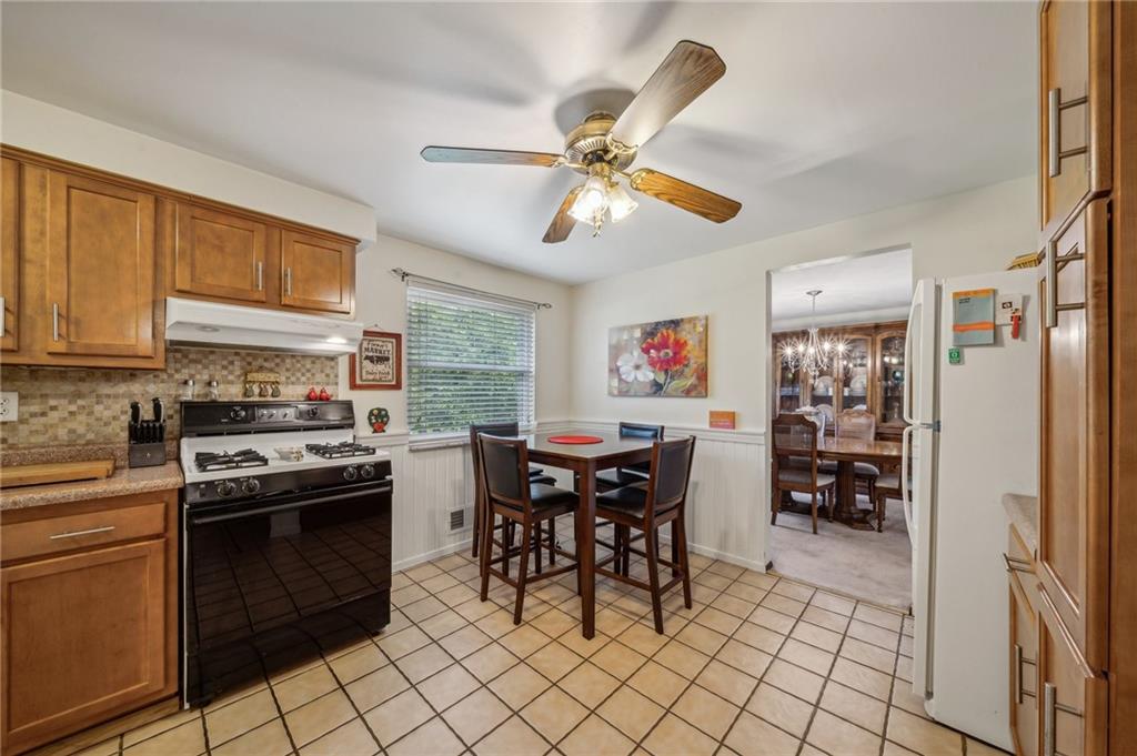1021 Harvard Road Monroeville, PA 15146 - Photo 8 of 37 Eat in Kitchen