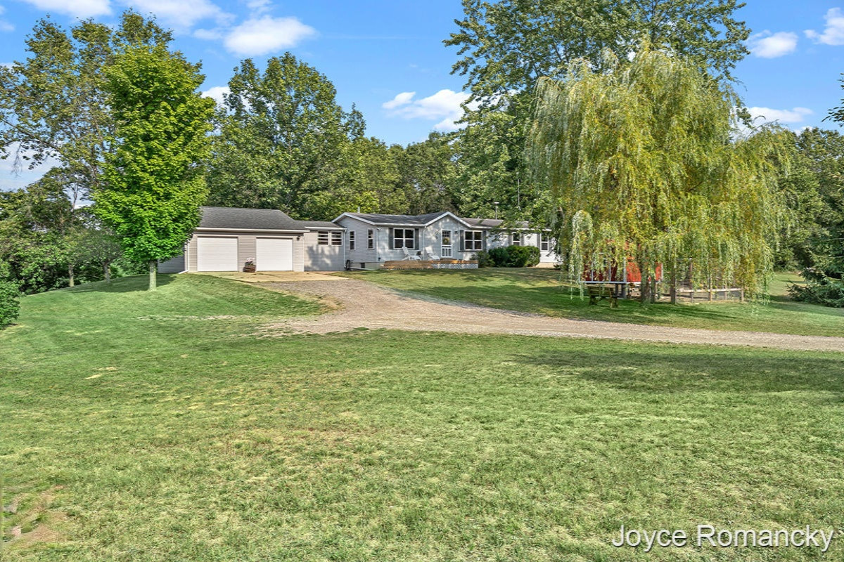 1200 Youngman Road Trufant, MI 49347 - Photo 4 of 64 IMG_1033