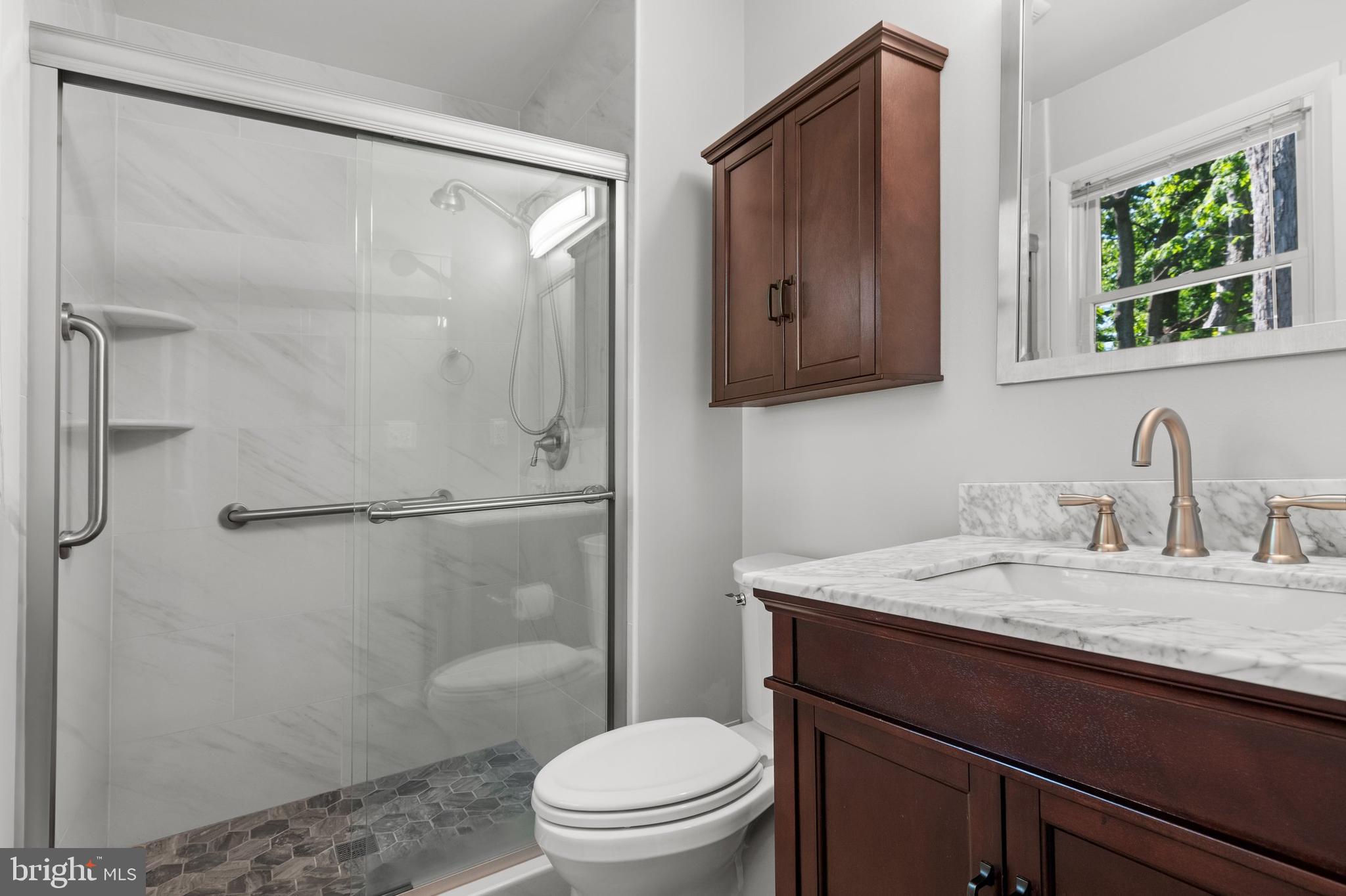 6915 Hadlow Drive Springfield, VA 22152 - Photo 20 of 43 Primary bath