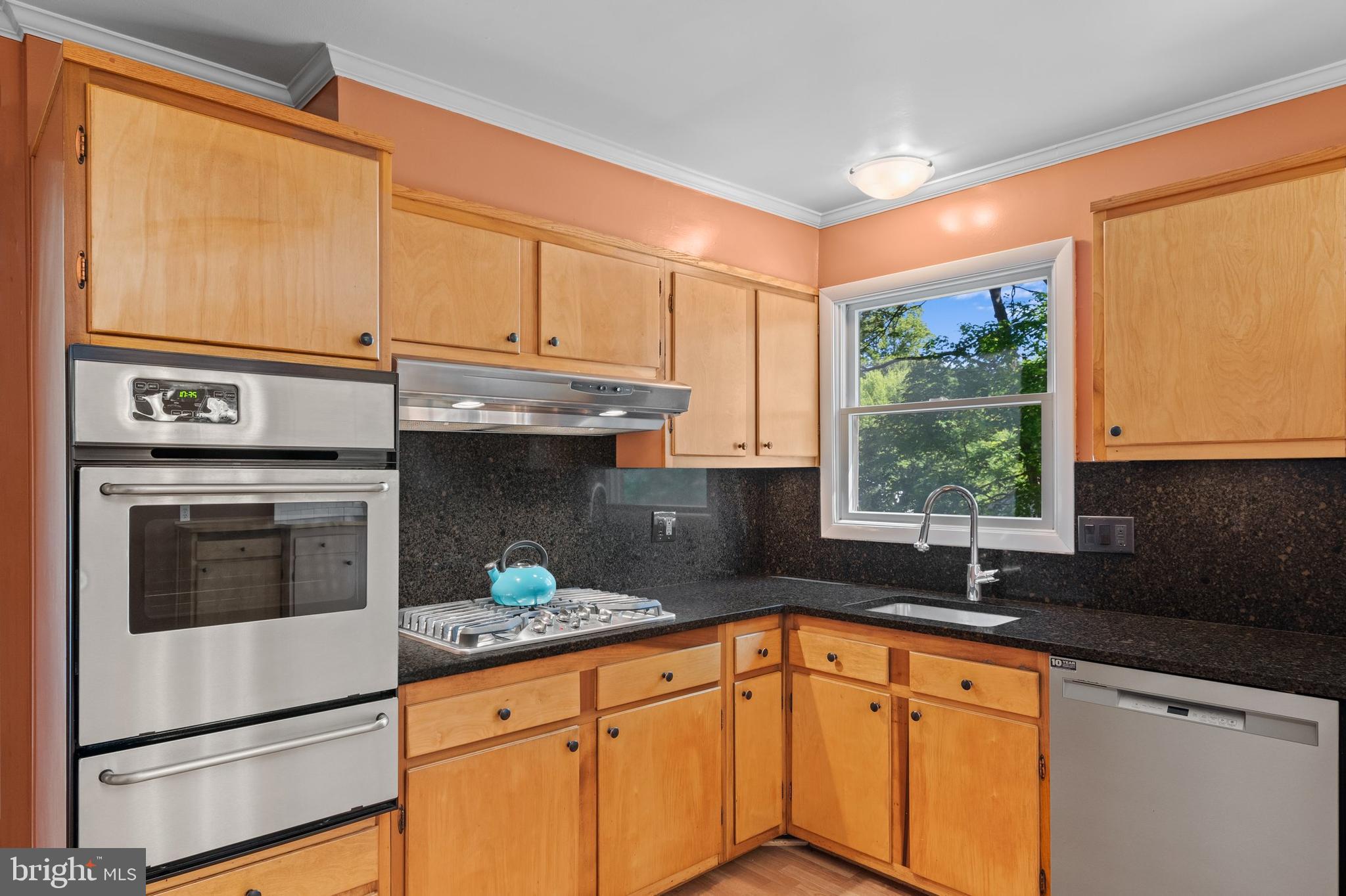 6915 Hadlow Drive Springfield, VA 22152 - Photo 9 of 43 Wall oven and gas cooktop