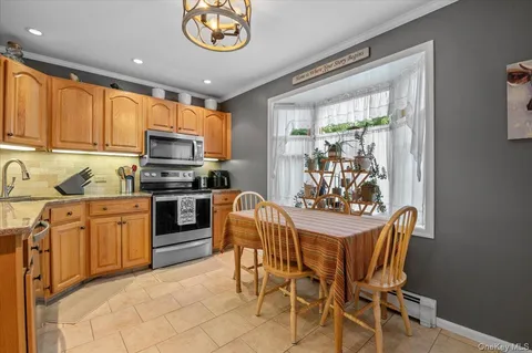 $999,999 | 4 Westbury Avenue, Plainview, NY 11803