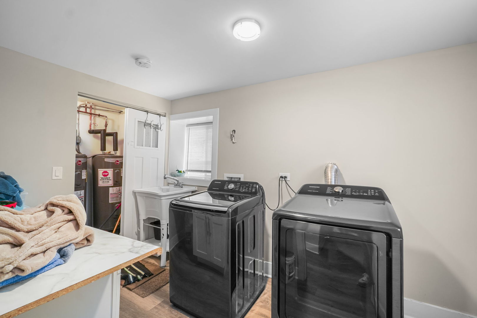 1906 South 60th Court Cicero, IL 60804 - Photo 19 of 40 a utility room with dryer and washer