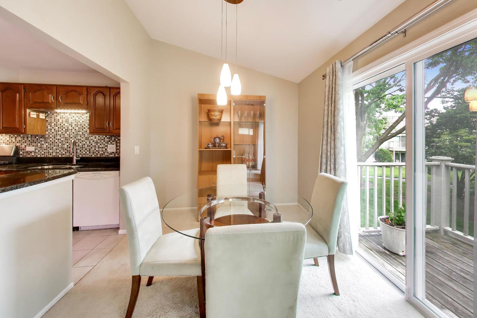 1508 Seville Court, Unit C2 Wheeling, IL 60090 - Photo 4 of 18