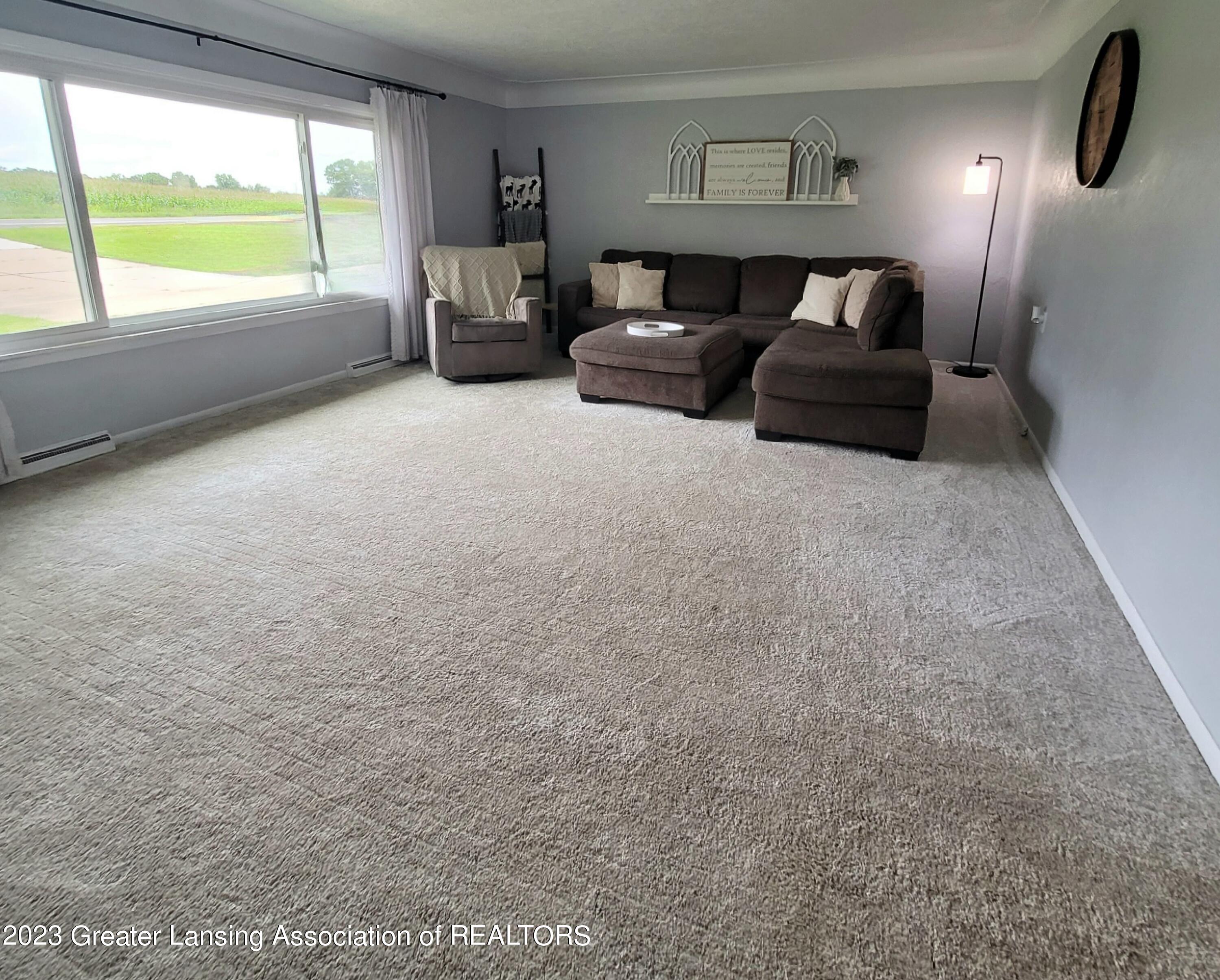 5183 Bellevue Road Onondaga, MI 49264 - Photo 18 of 41 Living room