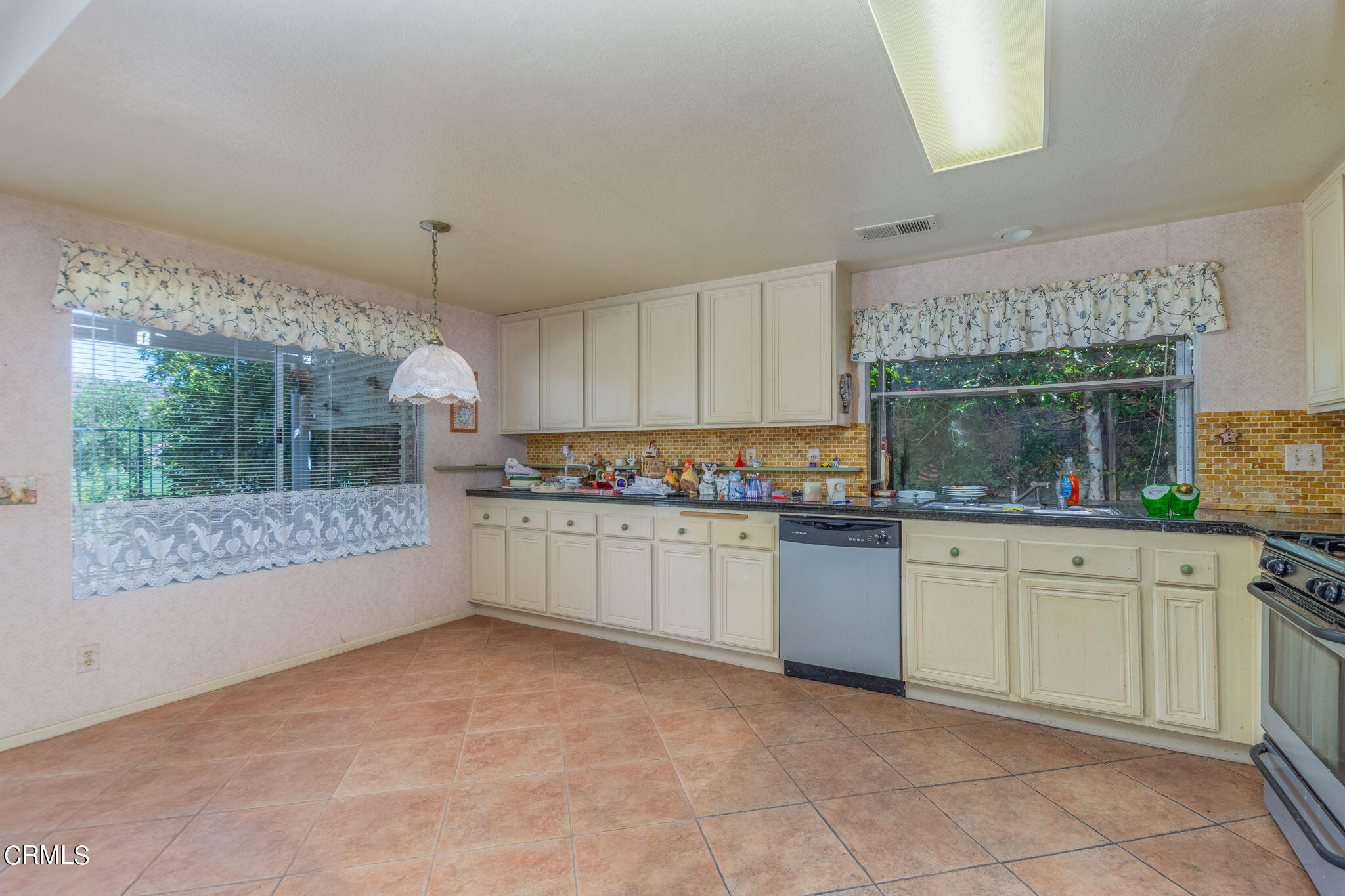 501 Fairfield Road Simi Valley, CA 93065 - Photo 9 of 32 Image-009