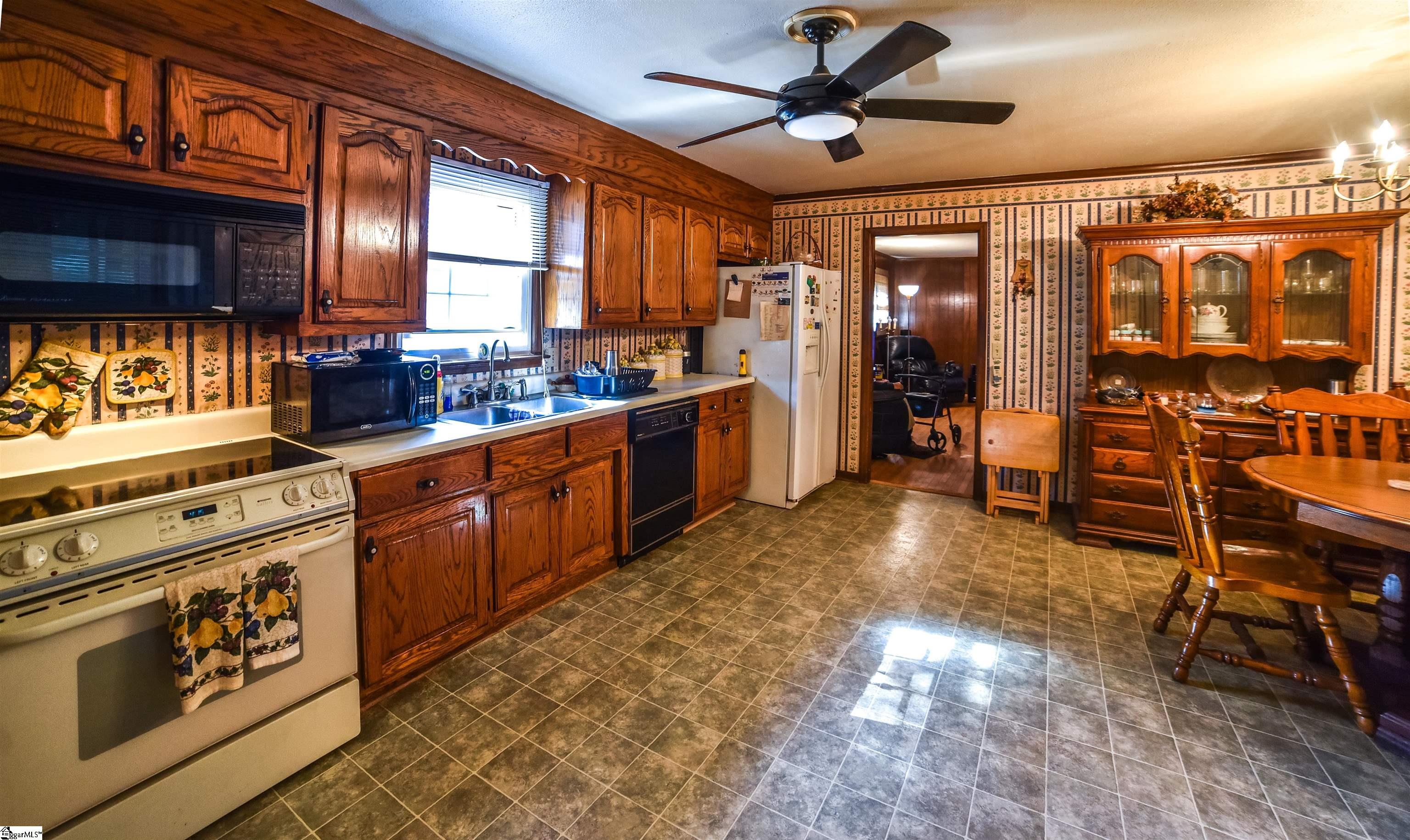 545 St Mark Road Taylors, SC 29687 - Photo 6 of 18