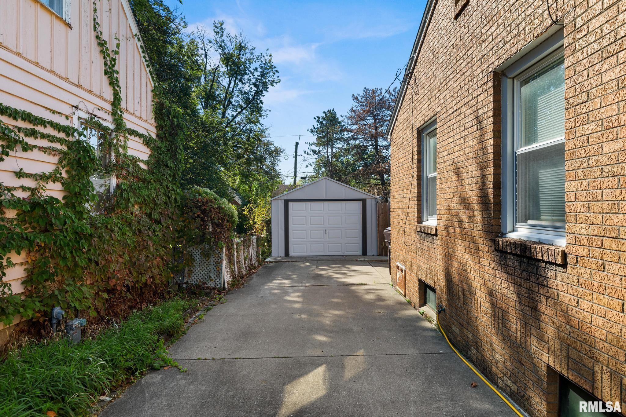 808 West Ridge Road Peoria, IL 61614 - Photo 3 of 33 Gallery Image 3