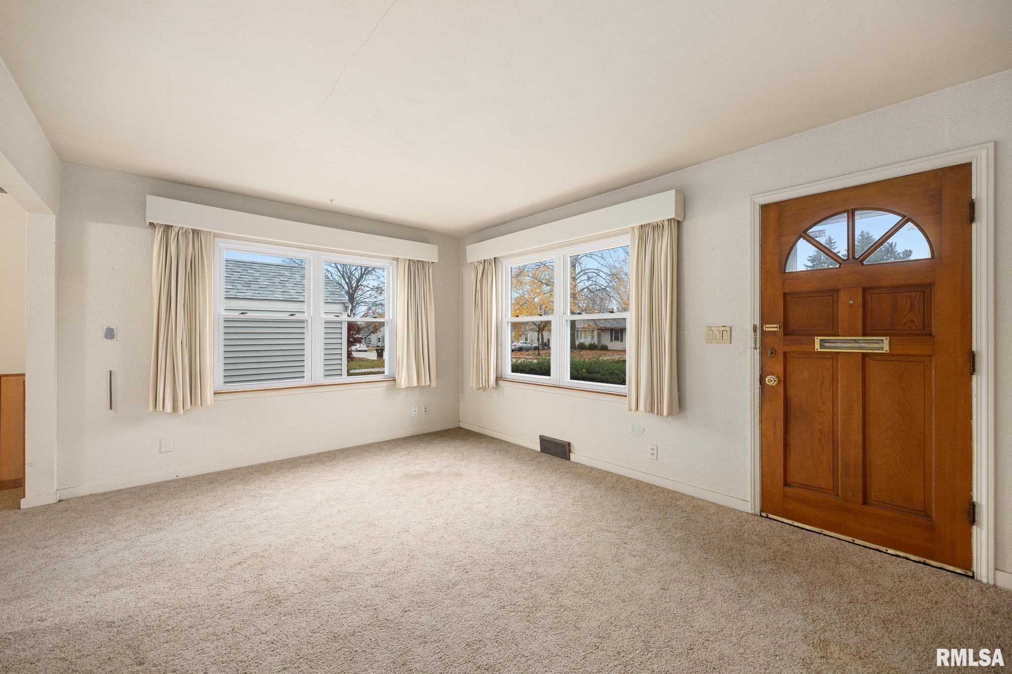 808 West Ridge Road Peoria, IL 61614 - Photo 8 of 33 Gallery Image 8
