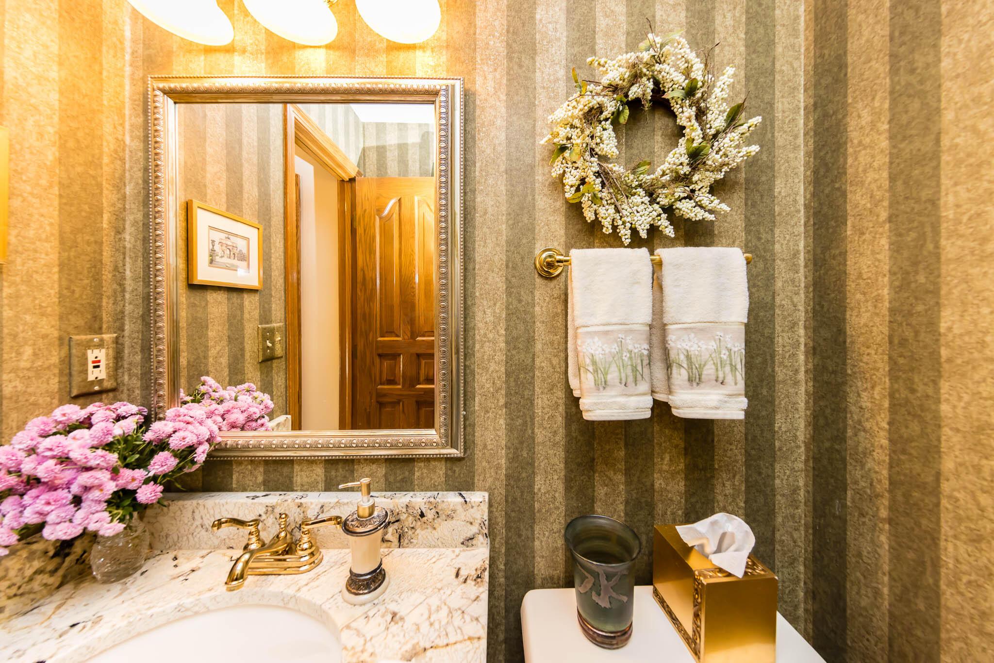 901 Riva Ridge Boulevard Columbus, OH 43230 - Photo 23 of 48 1st floor Half Bath