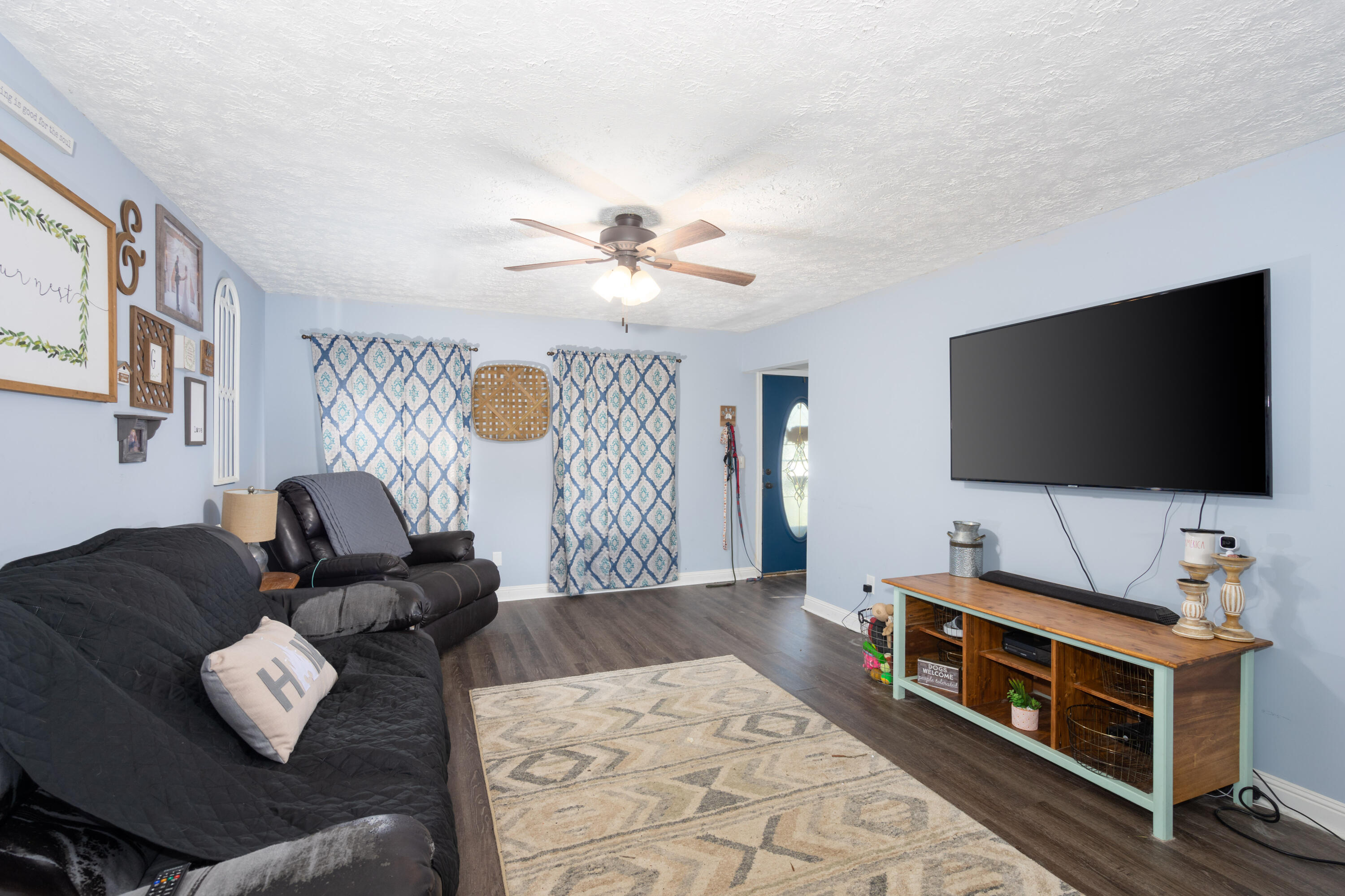 465 Shaver Road Dayton, TN 37321 - Photo 2 of 23 Living Room
