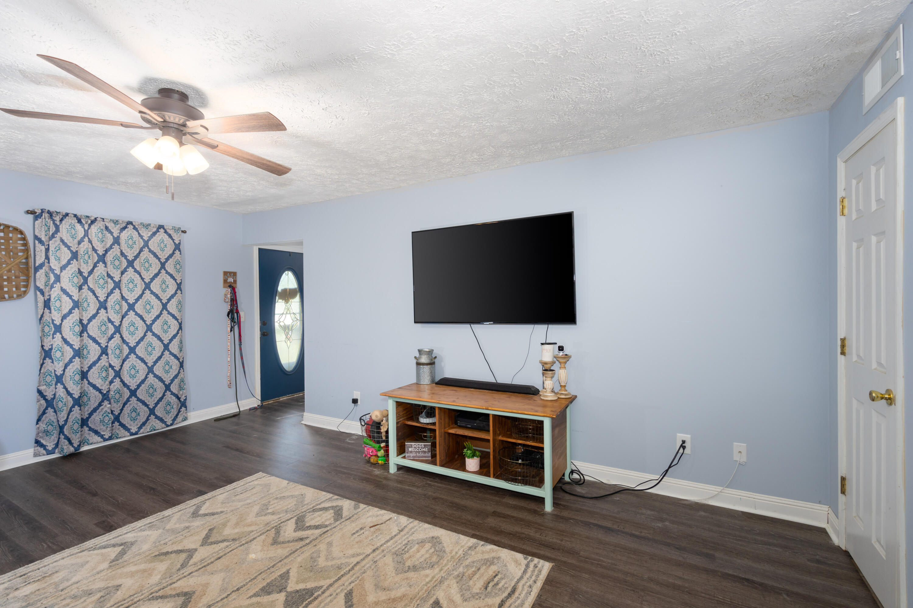 465 Shaver Road Dayton, TN 37321 - Photo 8 of 23 Living Room