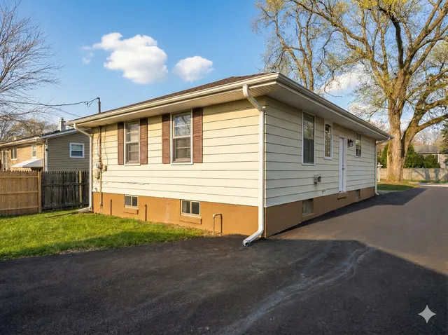 $279,900 | 37684 North Sheridan Road, Beach Park, IL 60087