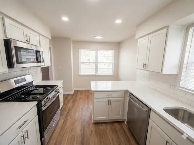 $279,900 | 37684 North Sheridan Road, Beach Park, IL 60087