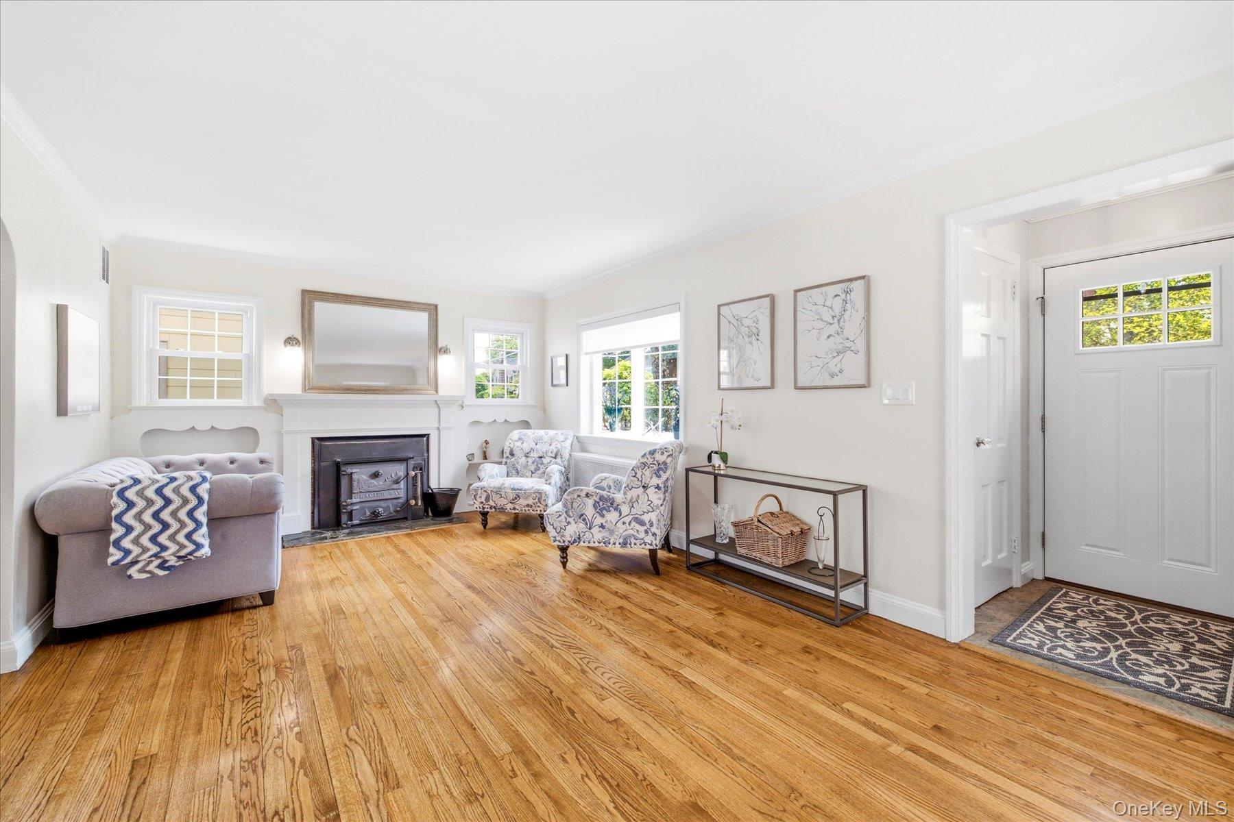 41 Hart Street Lynbrook, NY 11563 - Photo 9 of 30