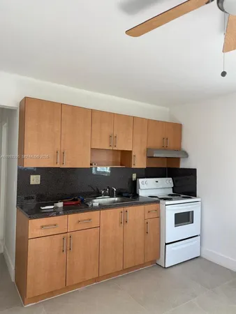 $1,200 | 242 Southwest 11th Street, Unit 1, Dania Beach, FL 33004