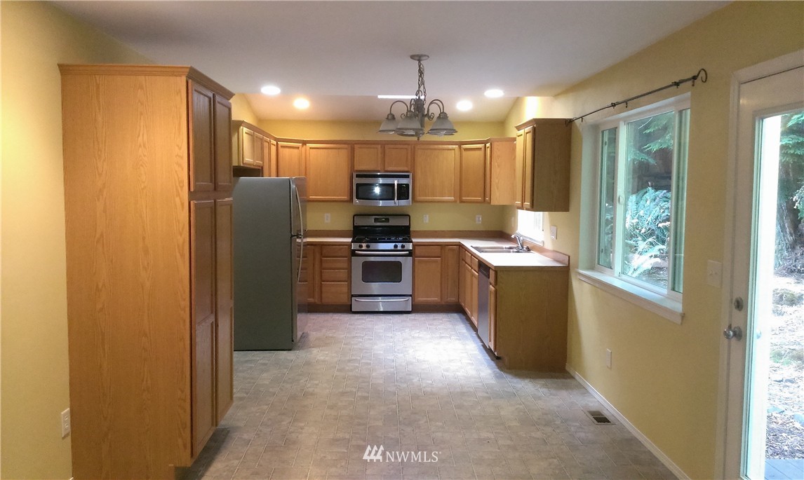16 Rocky Ridge Drive, Unit A Bellingham, WA 98229 - Photo 2 of 9 Gallery Image 2