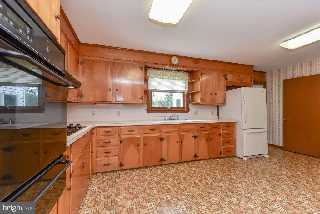 206 Friendship Road Elkton, MD 21921 - Photo 9 of 30 Double Wall Ovens- All Appliances Included