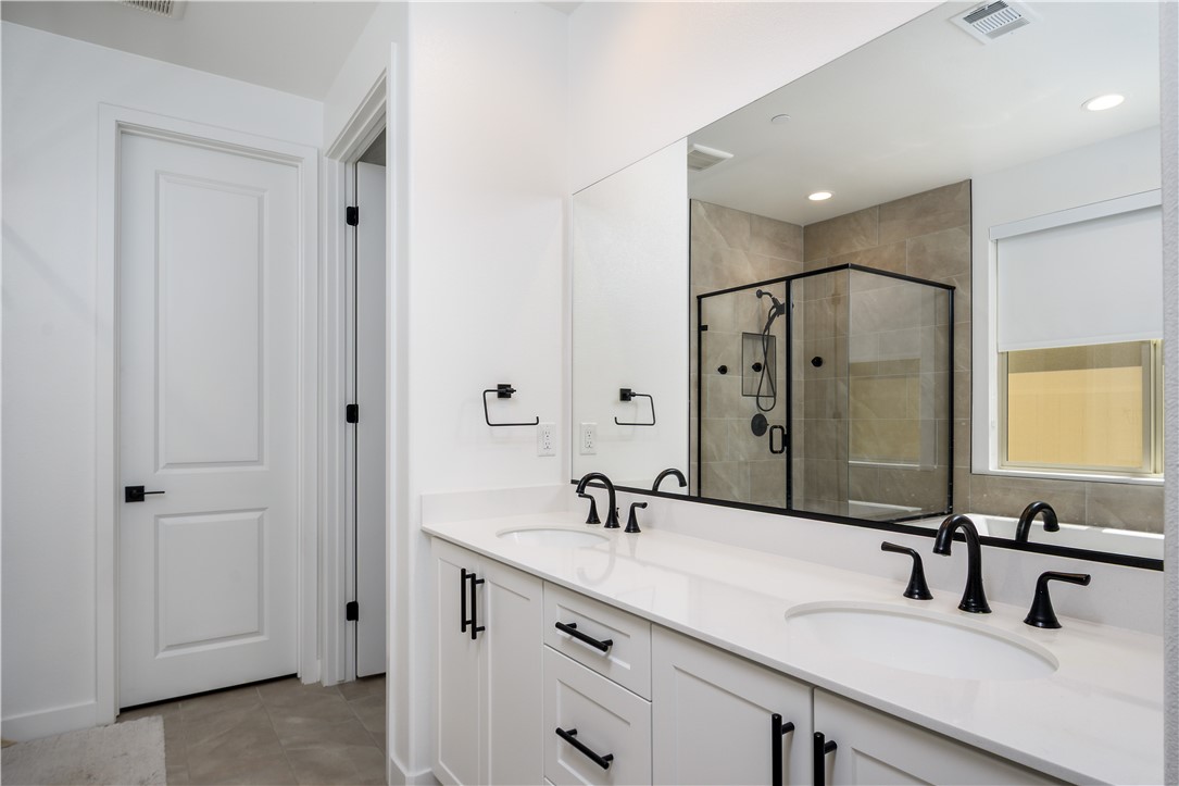 2821 Bridgetide Road Corona, CA 92883 - Photo 11 of 38 Master bath main level