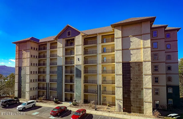 $429,900 | 124 Plaza Drive, Unit 1502, Pigeon Forge, TN 37863