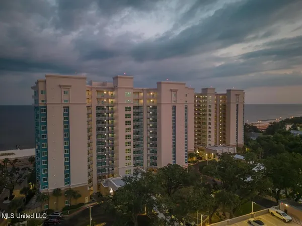 $2,995 | 2228 Beach Drive, Unit 704, Gulfport, MS 39507