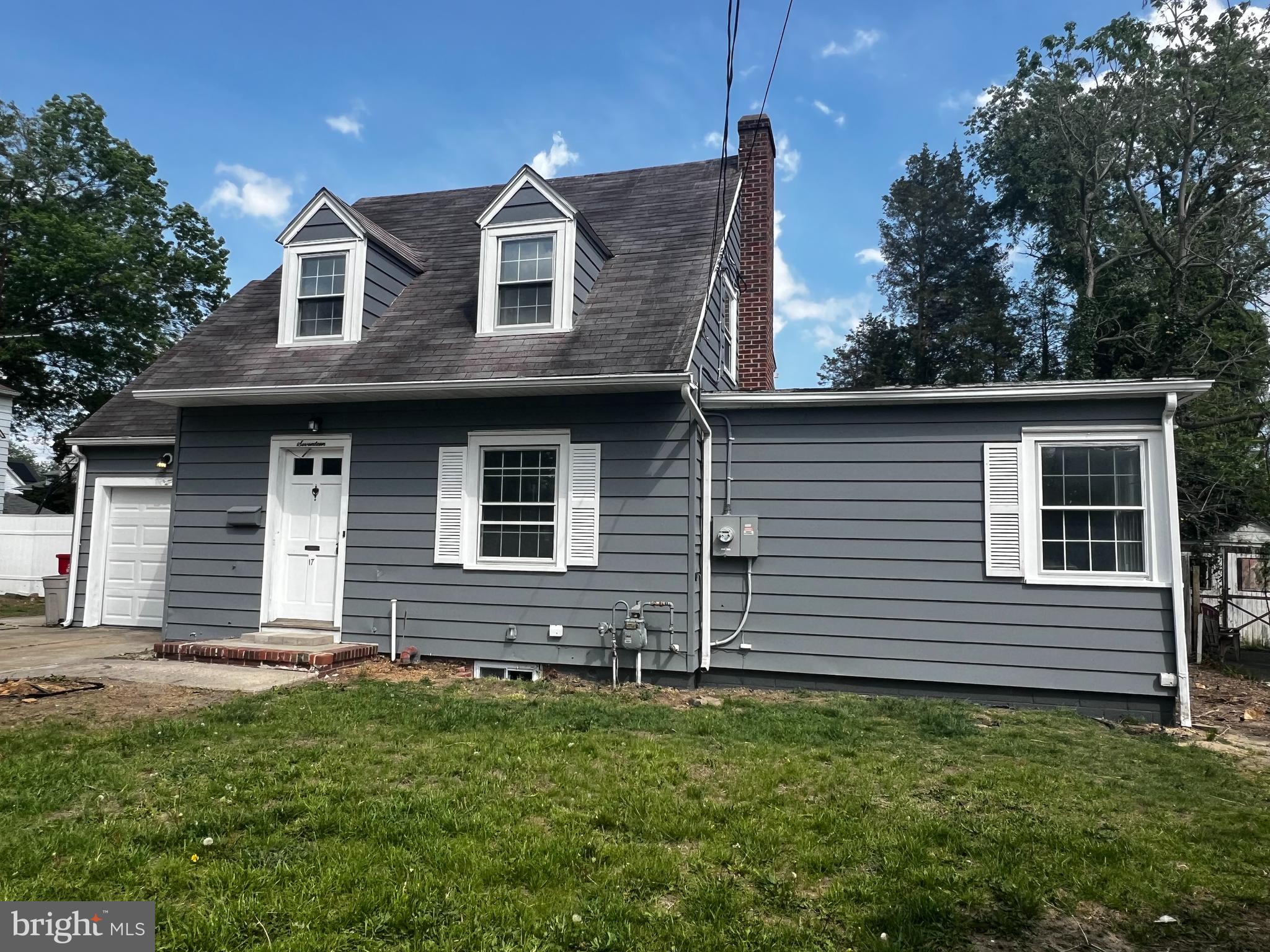 17 Wayne Road Bridgeton, NJ 08302 - Photo 2 of 49 a front view of a house with a garden