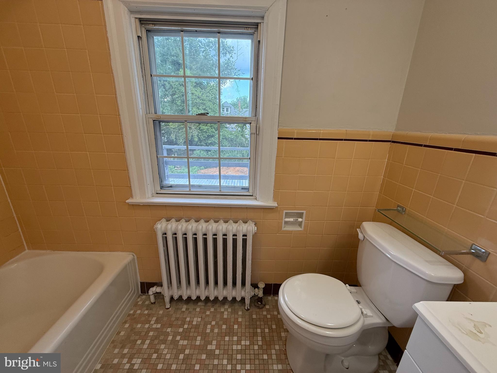 17 Wayne Road Bridgeton, NJ 08302 - Photo 34 of 49 a bathroom with a toilet a sink and a bathtub