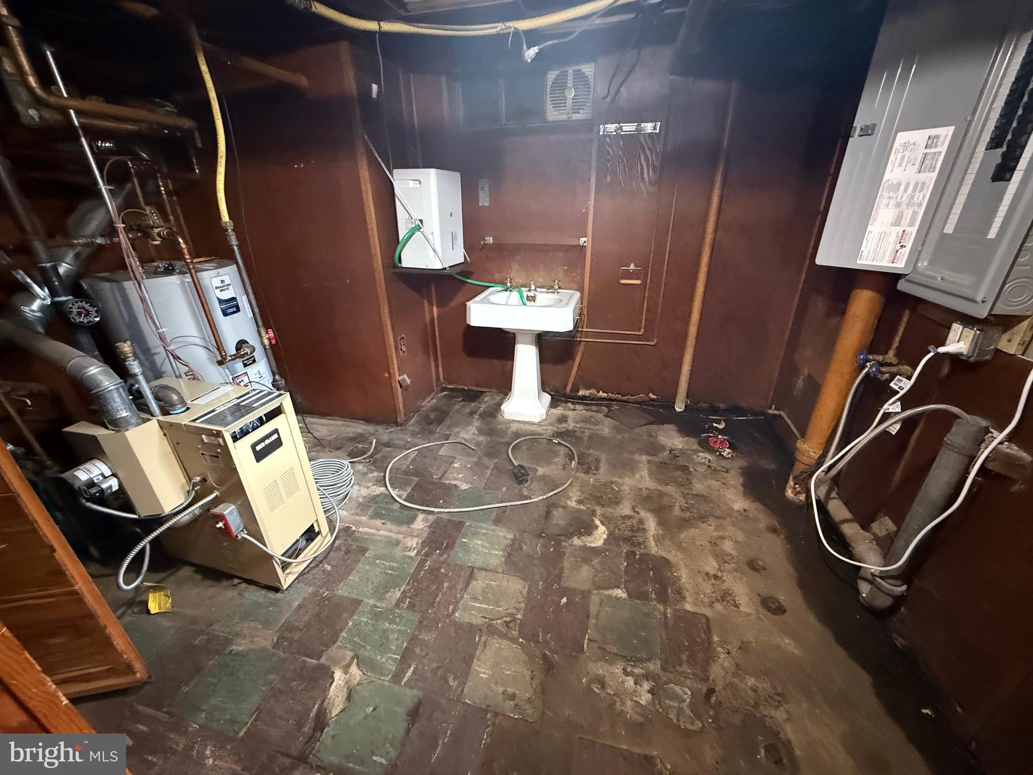 17 Wayne Road Bridgeton, NJ 08302 - Photo 47 of 49 a bathroom with a sink and mirror with bathtub