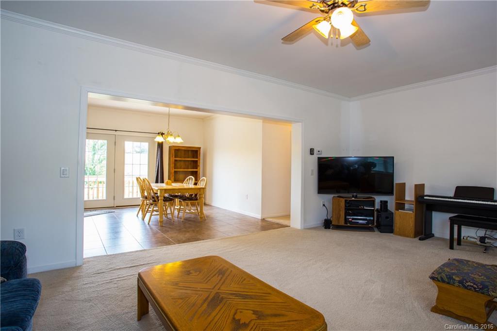 11 Little Oak Road Leicester, NC 28748 - Photo 3 of 19 Gallery Image 3