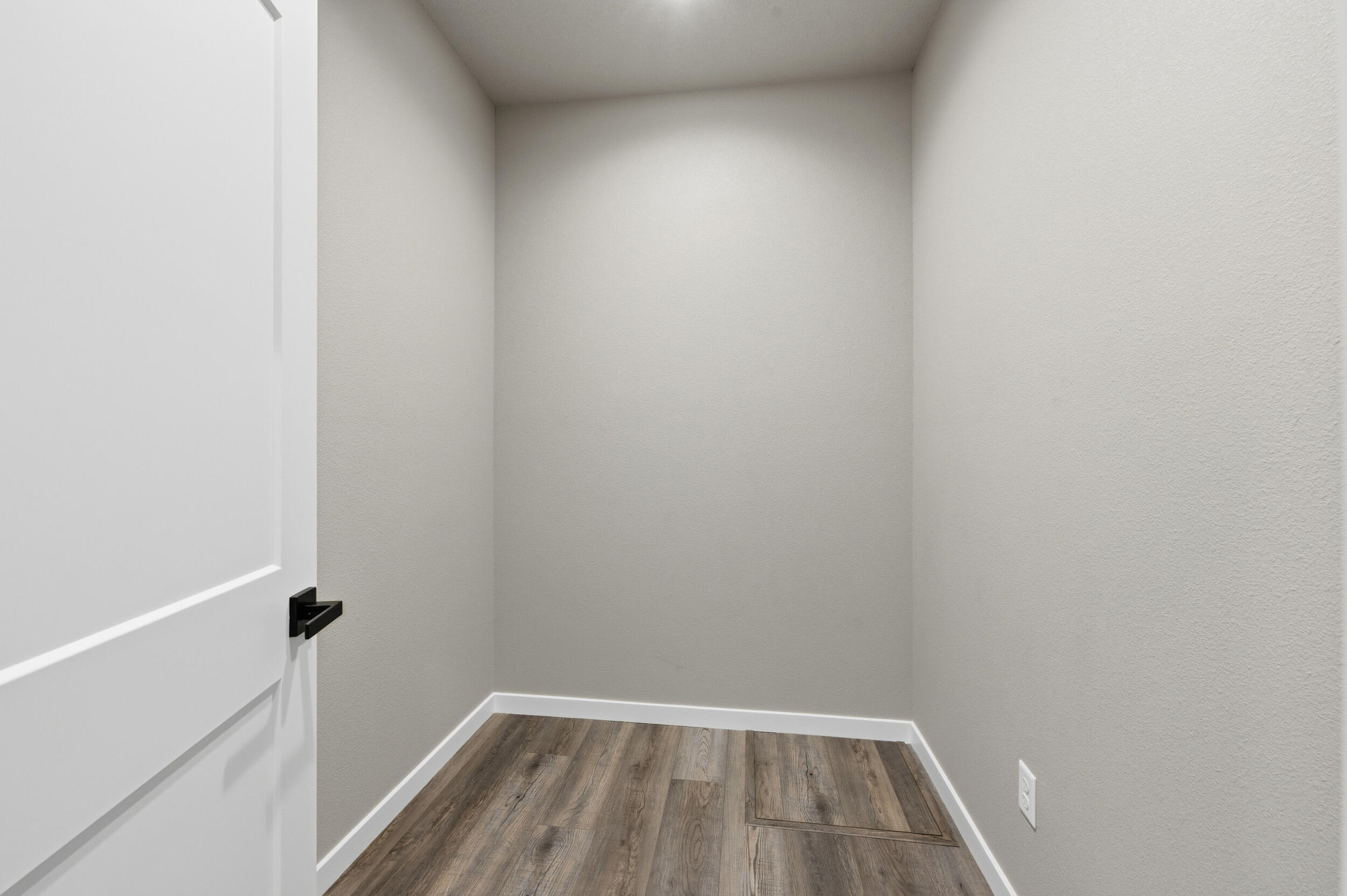 16083 Dyke Road, Unit 9 La Pine, OR 97739 - Photo 5 of 53 Hall closet, Data room