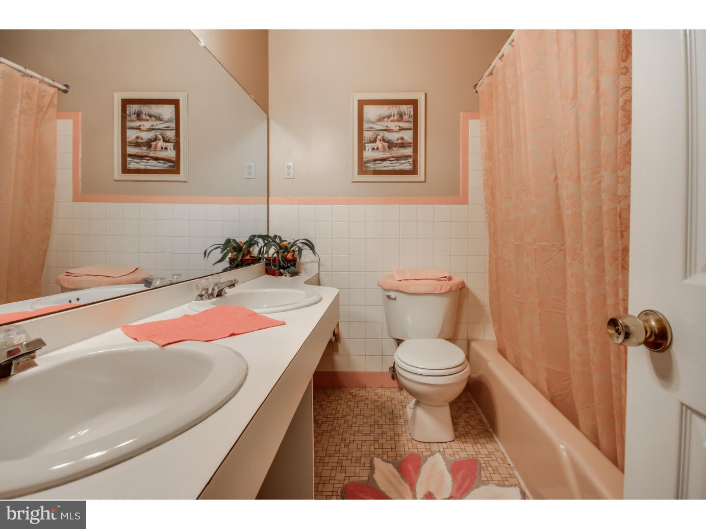 9723 Portis Road Philadelphia, PA 19115 - Photo 11 of 17