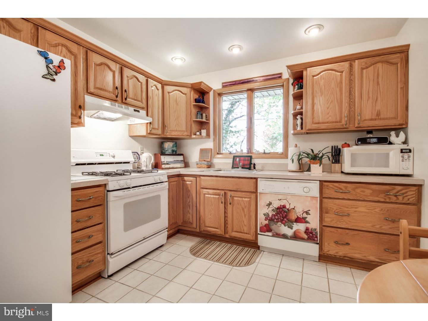 9723 Portis Road Philadelphia, PA 19115 - Photo 6 of 17