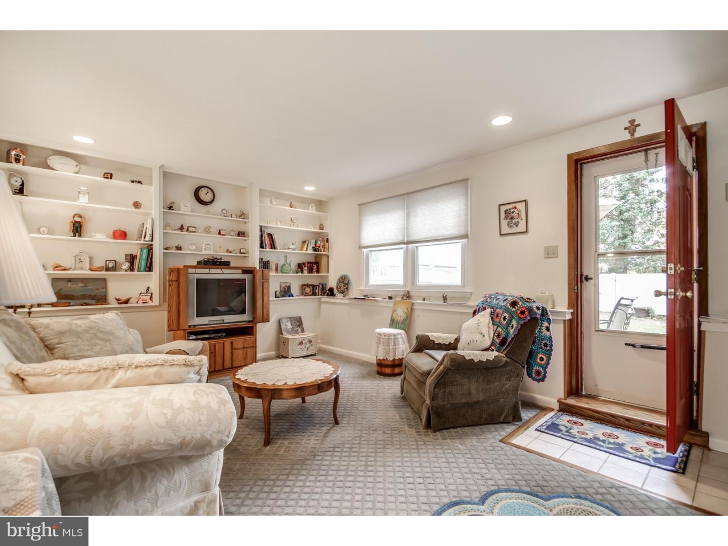 9723 Portis Road Philadelphia, PA 19115 - Photo 10 of 17