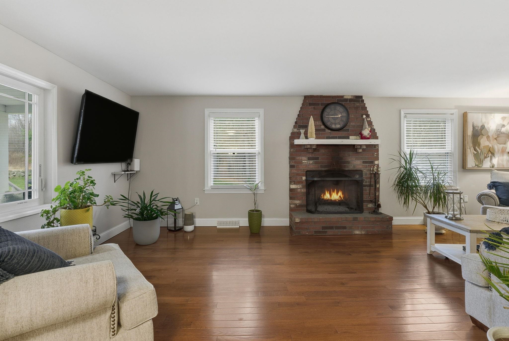 74 Speare Road Hudson, NH 03051 - Photo 15 of 38