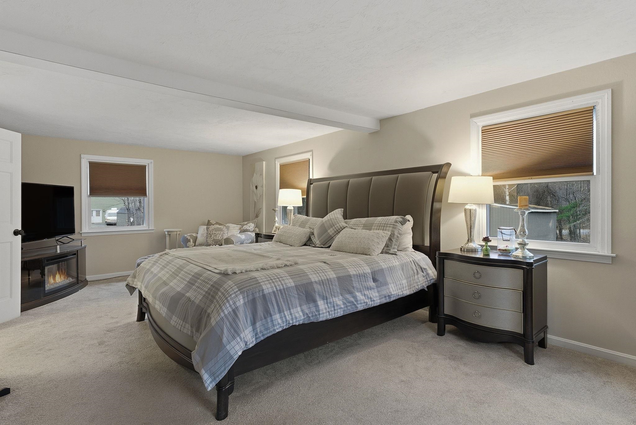 74 Speare Road Hudson, NH 03051 - Photo 18 of 38